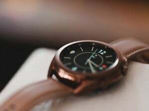 Samsungs Wear OS-betriebene Galaxy Watch 4 hat möglicherweise kein Ladegerät im Lieferumfang. 