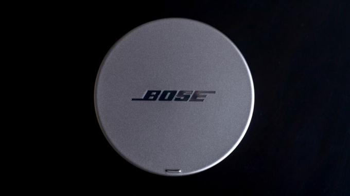 החלק העליון של המארז של Bose Sleepbuds II.