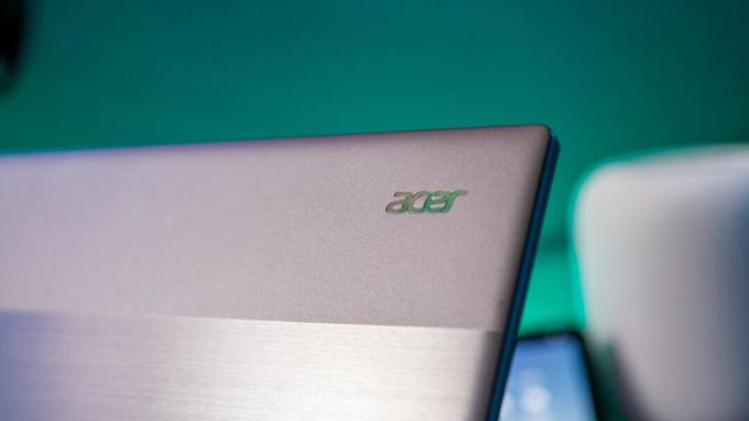 Nahaufnahme des Acer-Logos auf dem Acer Chromebook 516 GE