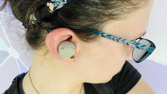 Сони ВФ-1000КСМ4 праве бежичне слушалице у уху.