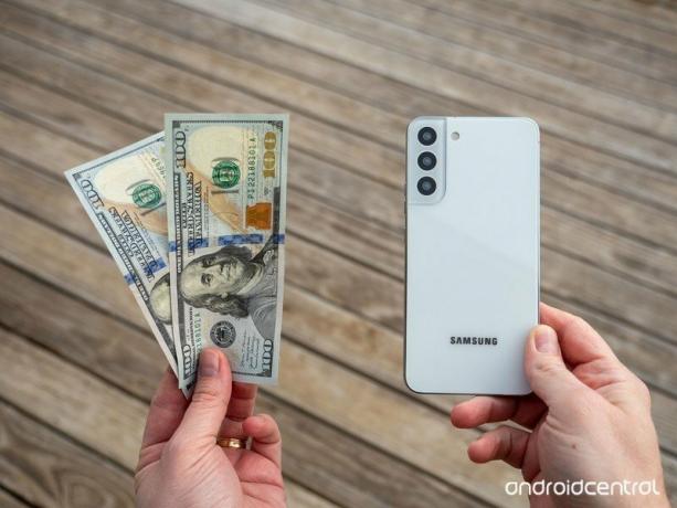 „Samsung Galaxy S22“ pinigai