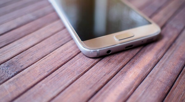 „Galaxy S7“ kampo pažeidimas