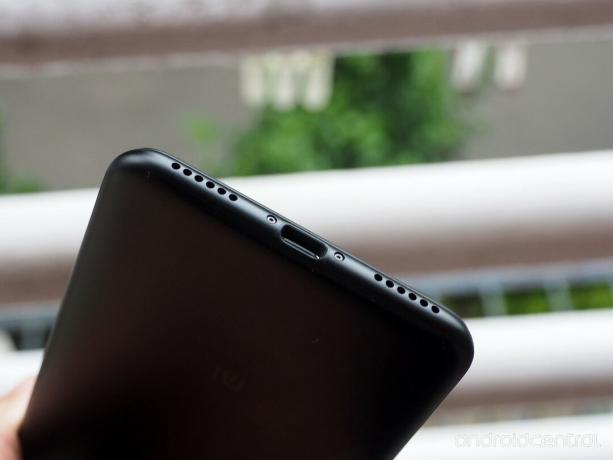 „Xiaomi Mi A2“ įkrovimo prievadas