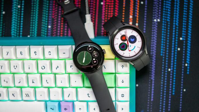 Google Pixel Watch ja Samsung Galaxy Watch 5 Pro vierekkäin