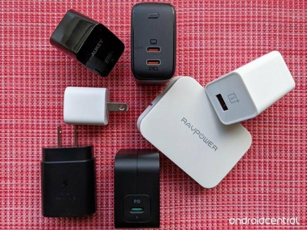USB-C tālruņu lādētāji 2020. gada novembris Aukey Ravpower Oneplus Samsung