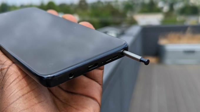 Moto G Stylus 5G (2023) styluspen steekt uit