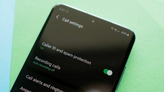 Cara mengaktifkan ID Penelepon dan perlindungan spam di Galaxy S20