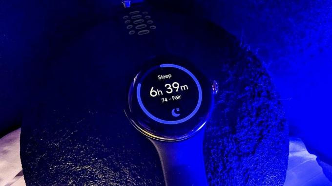 Pixel Watch'ta Fitbit Uyku İzleme Kutucuğu