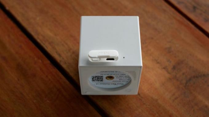 Wyze Cam Outdoor v2 micro-USB-latausportti