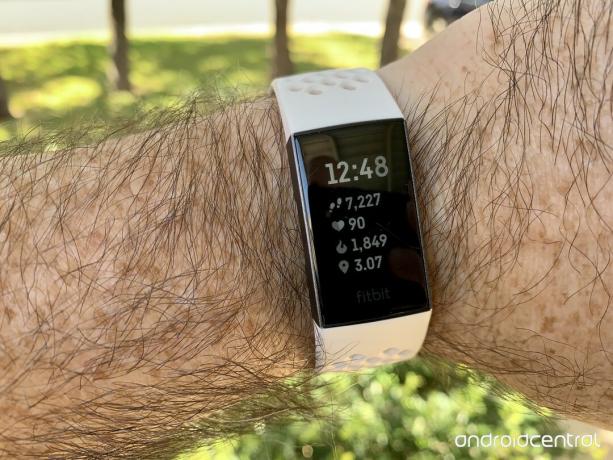 Fitbit Charge 3 al polso