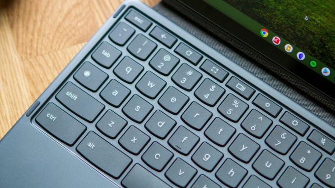 Клавиатура на Lenovo Chromebook Duet 3 в близък план