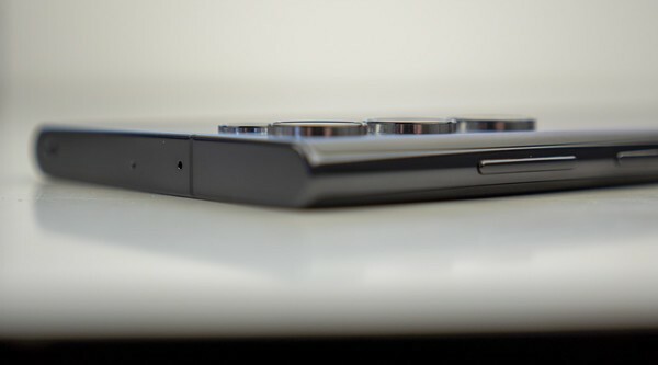 Protuberancia de la lente de la esquina superior del hardware del Samsung Galaxy S22 Ultra