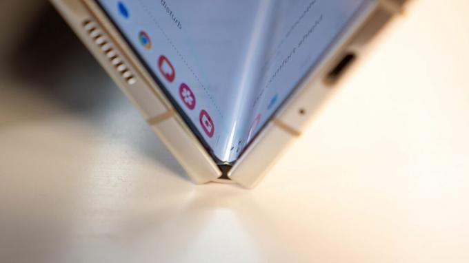 De schermvouw van de Samsung Galaxy Z Fold 5 onderzoeken