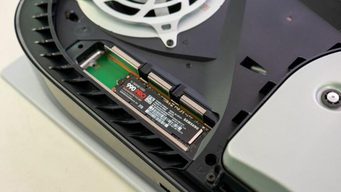 SSD Samsung 990 Pro m.2 dans une PS5