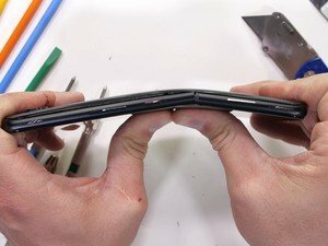 ASUS ROG Phone 5 si rompe sotto pochissima pressione nel test di durata