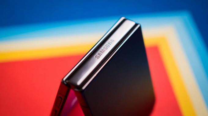 Samsung Galaxy Z Flip 4 apžvalga