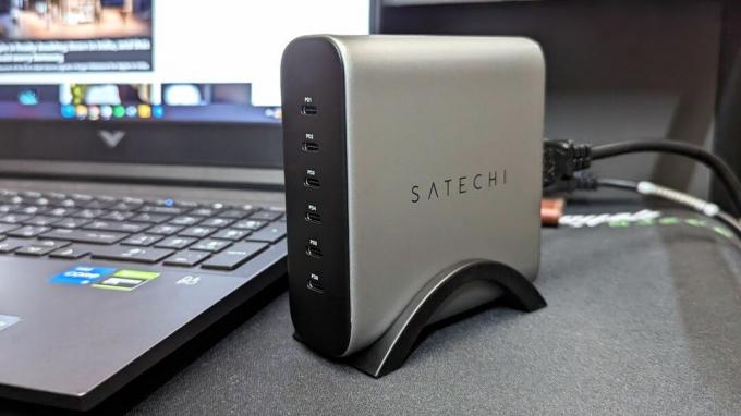 Зарядное устройство Satechi 200 Вт с 6 портами USB-C GaN