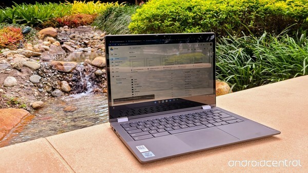 Lenovo Flex 5 Chromebookin kirkkaus ulkona