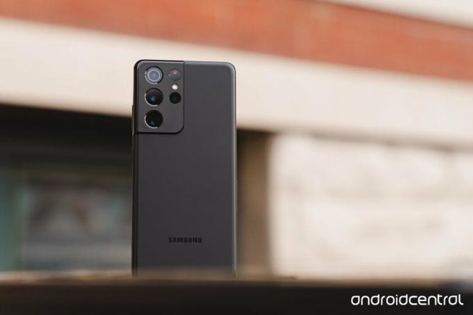 Samsung Galaxy S21 Ultra във фантомно черно