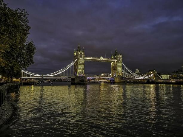 Londonas tilts Huawei Mate 20 Pro
