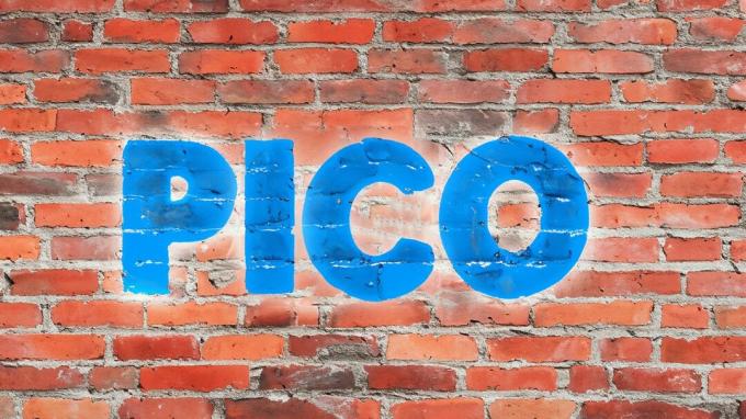 Telliskiviseinale pihustusvärviga värvitud nimi Pico