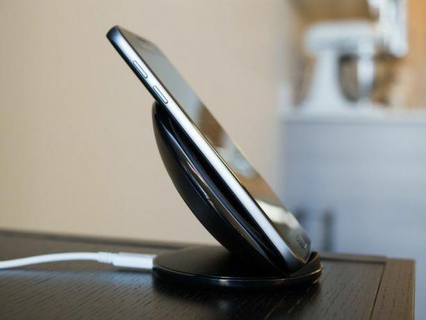 Bezdrôtový nabíjací stojan Samsung Fast Charge