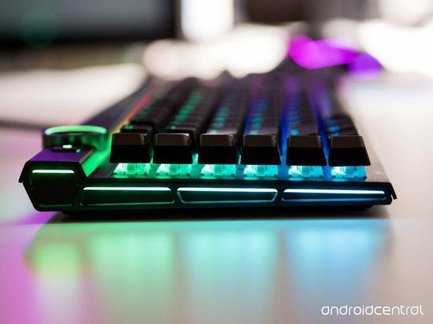 „Corsair K100 RGB“ klaviatūros apžvalga
