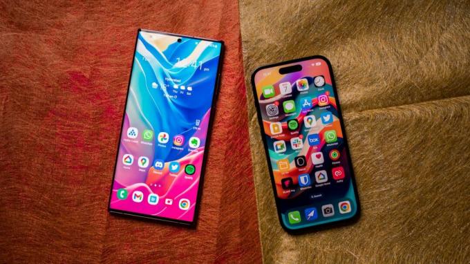 Samsung Galaxy S22 Ultra vs. Mela iPhone 14 Pro