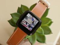 „Samsung Galaxy Watch Active“ vs. „Fitbit Versa“: kurį turėtumėte įsigyti?