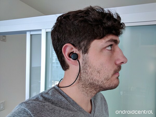 Google Pixel Buds en la oreja