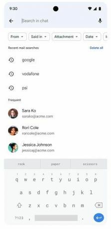 Google Chat'in arama önerileri yeni özelliği, Chat'in arama çubuğunda gösteriliyor.