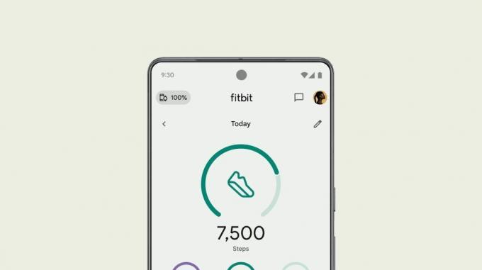 Fitbit-appen viser nu en tilsluttet enheds batteriprocent i øverste venstre hjørne.