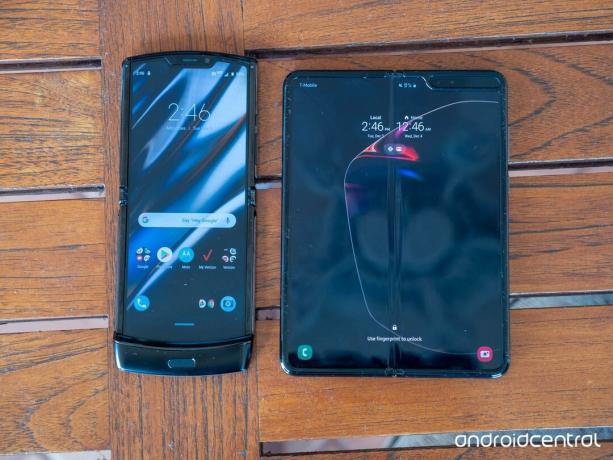 Samsung Galaxy Fold versus Motorola RAZR