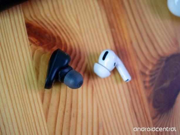 Single WF-1000XM3 und AirPod Pro (rechte Knospe)