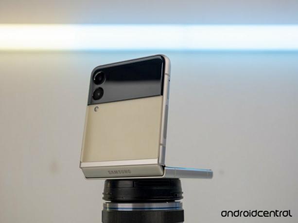 „Samsung Galaxy Z Flip 3“ galiniai fotoaparatai „Flex“