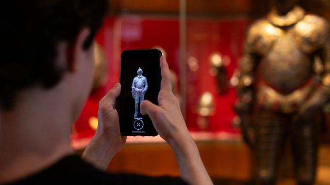 סריקת אמנות במוזיאון The Met עם אפליקציית Replica